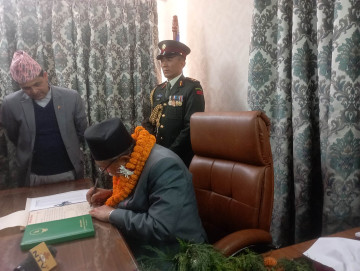 नवनिर्वाचित सभामुख घिमिरेद्वारा पदभार ग्रहण